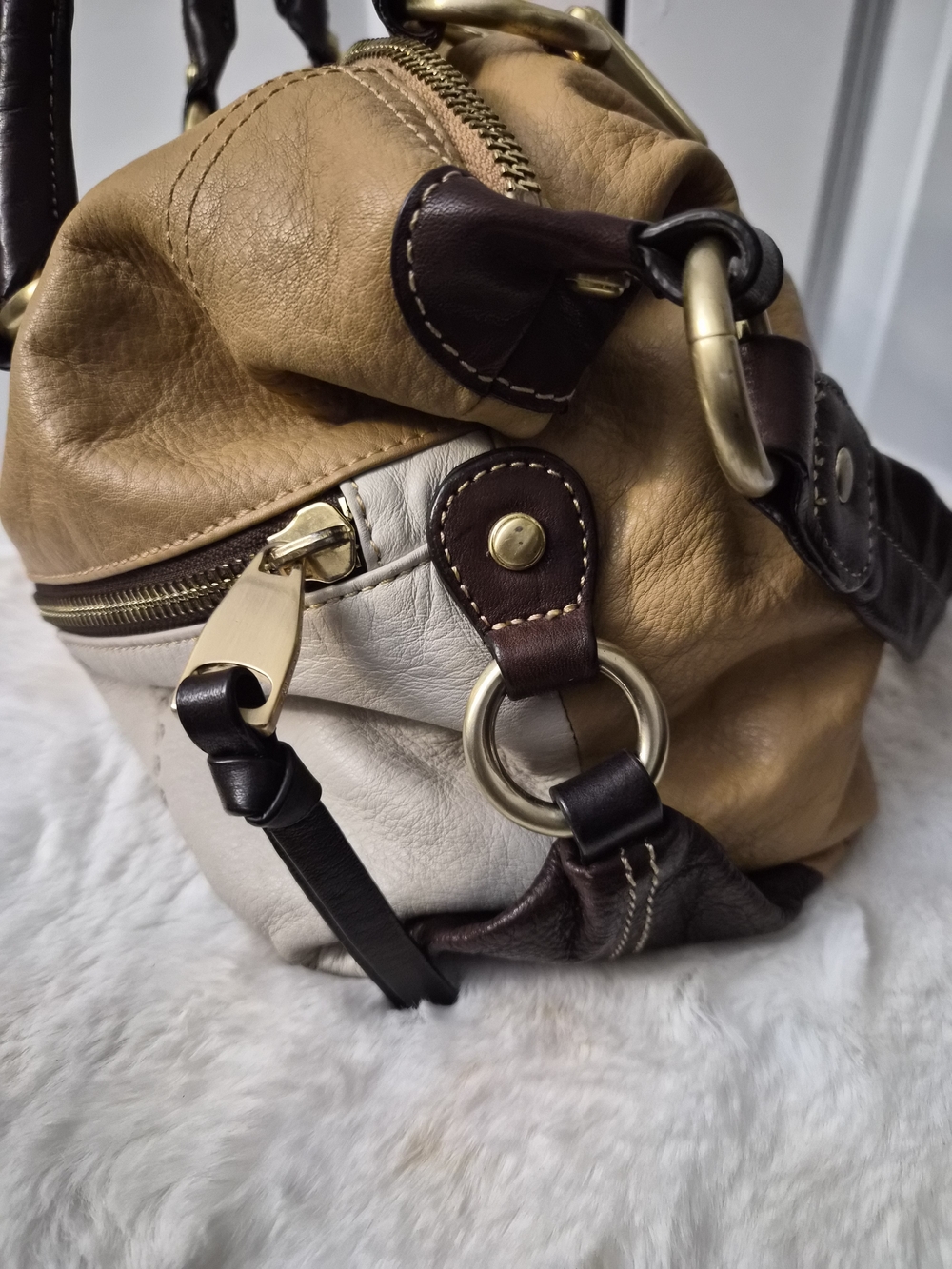 B MAKOWSKI Two-Tone Tan and Cream Women’s Leather Handbag - Picture 3 of 15